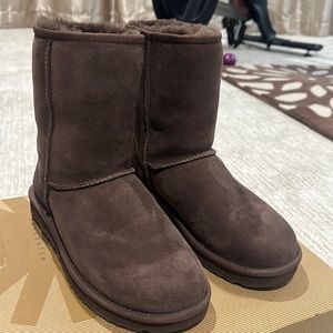 Ugg women’s classic short boots in brown